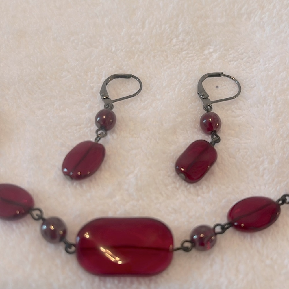 Red Stone Necklace & Earrings EUC